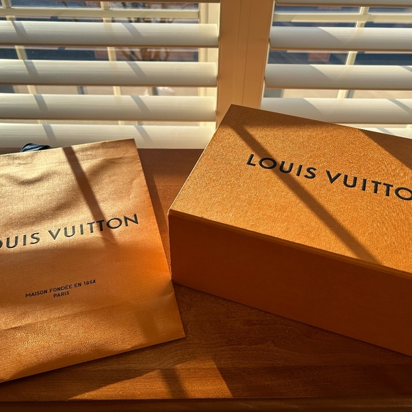 Louis Vuitton Gloria Flat Loafers - Picture 2 of 9